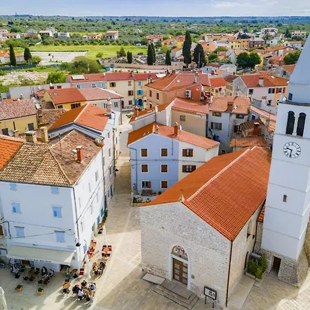 House Nada With The Pool Dom wakacyjny Fažana