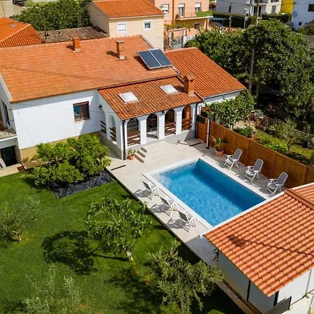 House Nada With The Pool Holiday home