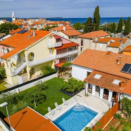 Dom wakacyjny House Nada With The Pool