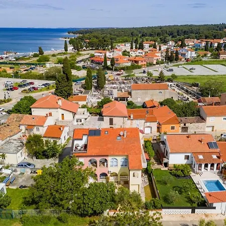 House Nada With The Pool Dom wakacyjny Fažana
