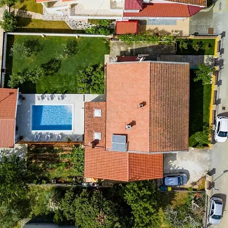 House Nada With The Pool