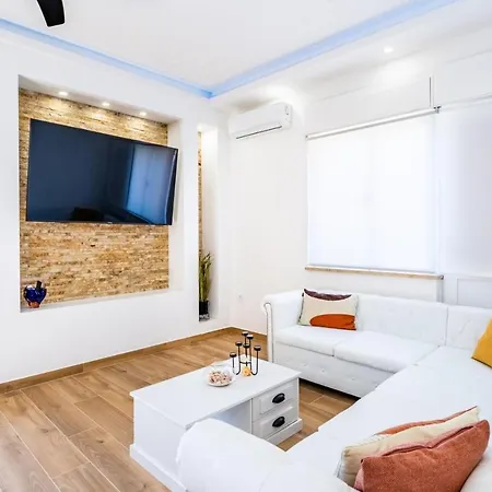 House Nada With The Pool Holiday home
