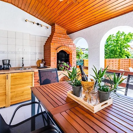 House Nada With The Pool Holiday home *