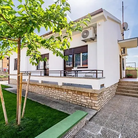 Dom wakacyjny House Nada With The Pool *