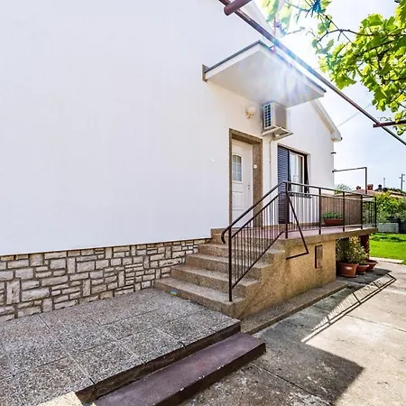 House Nada With The Pool Holiday home *