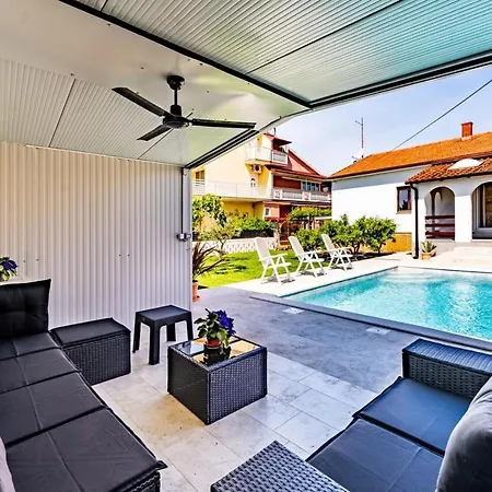 House Nada With The Pool *