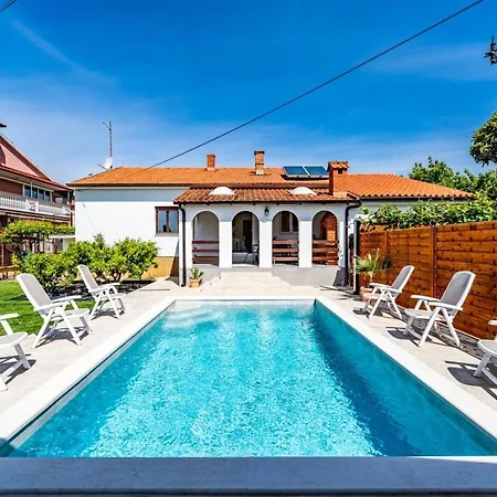 House Nada With The Pool * Fažana
