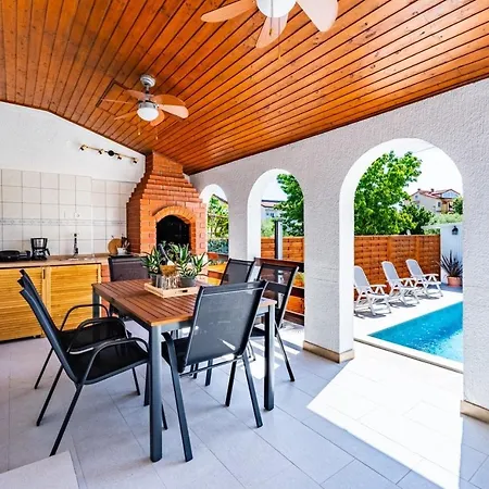 House Nada With The Pool Dom wakacyjny